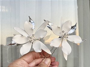 Pin Lírio Simone Prata / Unidade