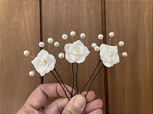 Pin Mini Rosa com Pérolas / Unidade