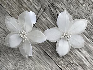 A Lírio Carmen Com Pérolas /Unidade (em porcelana e organza de seda pura)