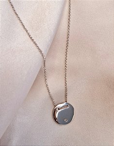 Gargantilha plaquinha com ponto de zircônia HIPOALERGÊNICO