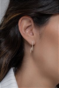 Brinco curva cravejada ANTIALÉRGICO