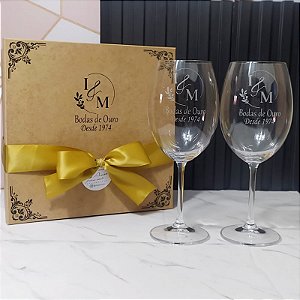Caixa Mdf + Par de Taça Cristal Vinho Personalizadas