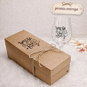 Taça de Vinho Personalizada “Um Dia de Cada Vez” – Presente Criativo