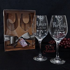Caixa + Par De Taças Vinho Vidro Personalizada- Amor Perfeito