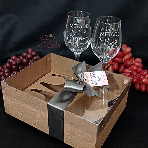 Caixa Kraft + 2 Taças de vinho personalizada - Metade De Mim É Amor A Outra Metade É