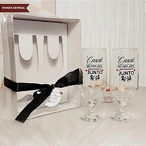 Caixa com Visor + 2 Taças Floripa – “Casal que Bebe Junto, Permanece Junto”
