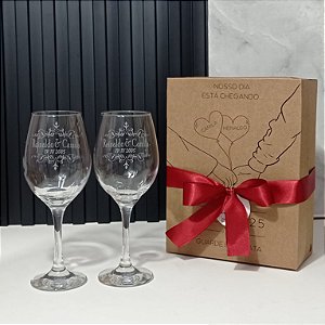 Kit casal - Caixa Kraft + 2 Taças Barone Vinho Personalizadas