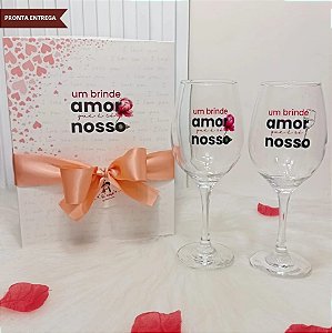 Caixa Presente com 2 Taças para Vinho – Um Brinde ao Amor Que É Só Nosso