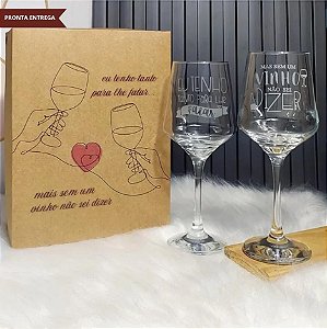 Presente Namorados - Caixa + 2 Taças para vinho casal Eu Tenho Tanto...