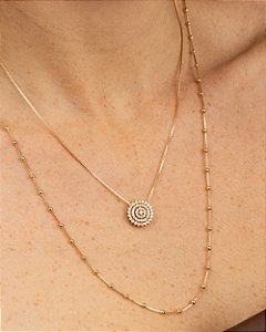 Colar 1 volta com pingente cravejado zircônias folheado a ouro 18K hipoalergênico