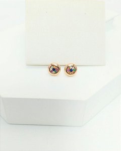 Brinco redondo zircônias coloridas delicado folheado a ouro 18K hipoalergênico