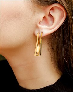 Argola estilizado L afinado folheado a ouro 18K hipoalergênico