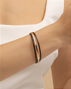 Pulseira bicolor preto e nude três voltas folheado a ouro 18K hipoalergênico