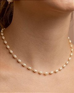 Colar pérolas alongadas marfim choker folheado a ouro 18K hipoalergênico