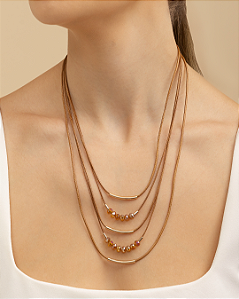 Colar médio 5 voltas cristais e canutilhos fios marrons folhado a ouro 18K hipoalergênico