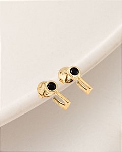 Brinco pedra preta linha reta folheado a ouro 18K hipoalergênico