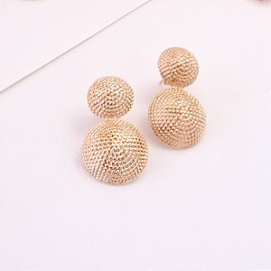 Maxibrinco dois círculos textura folheado a ouro 18K hipoalergênico