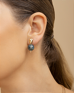 Brinco bola azul petróleo sintética base gota folheado a ouro 18K hipoalergênico