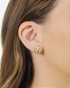 Brinco martelado robusto formato retângulo folheado a ouro 18K hipoalergênico