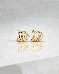 Brinco ear hook 5 listras detalhe com zircônias cravejadas folheado a ouro 18K hipoalergênico