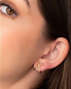 Brinco ear hook formato X folheado a ouro 18K hipoalergênico