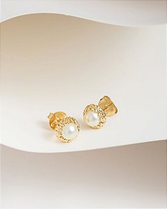 Brinco meia pérola moldura vintage folheado a ouro 18K hipoalergênico