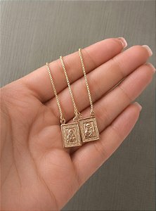 Colar escapulário retangular Nossa Senhora do Carmo e Sagrado Coração de Jesus folheado a ouro 18K hipoalergênico