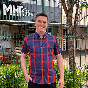 Camisa Social Manga Curta Xadrez Preta Listra Vermelha Logo Clássico Vermelho