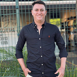 Camisa Social Tecido Plano Manga Longa Preto Logo Clássico Vermelho