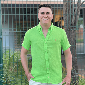 Camisa Social Linho Manga Curta Verde Limão Logo Clássico Laranja