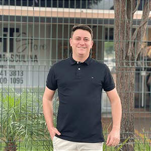 Polo Tommy Hilfiger Preto Regular Fit Logo Clássico