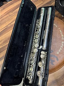 Flauta Transversal Yamaha 211 com bag + case - semi novo