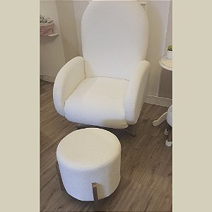 Poltrona de Amamentação Mavie com Balanço Giro e Puff
