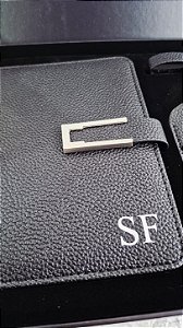 Kit Viagem 2 Peças Suporte de Passaporte e Documentos e Tag de Mala Personalizada com Sua Inicial