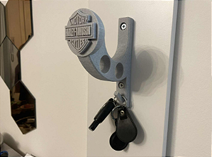 Suporte para Capacete e Chaves – Estilo Harley-Davidson