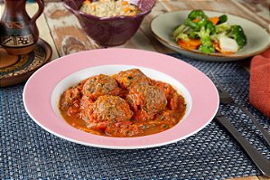 ALMÔNDEGA DE CARNE COM MOLHO DE TOMATE RÚSTICO