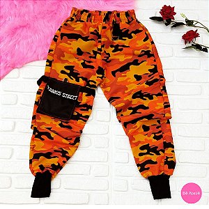 calça camuflada com punho