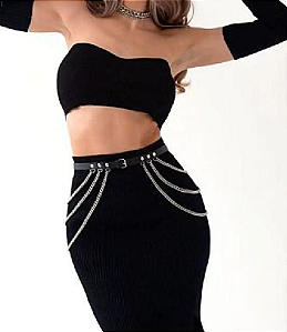 Cinto com Detalhes em Correntes