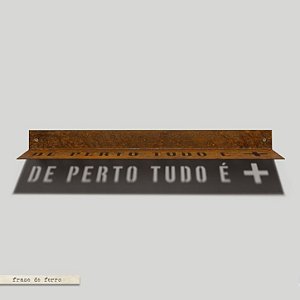 Frase de Ferro - De perto tudo é +