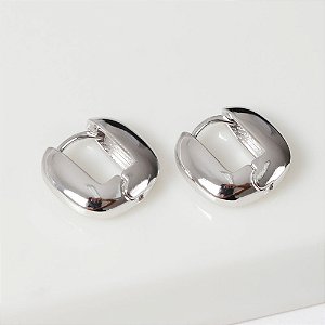 Argola Minimalista Quadrada Banho de Ródio Branco