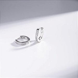 Argola Zircônias Incolor Banho de Ródio Branco