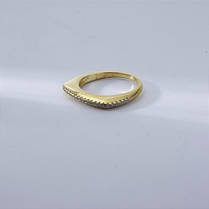 Anel Abaulado Fino Zircônias Incolor Banho de Ouro 18k