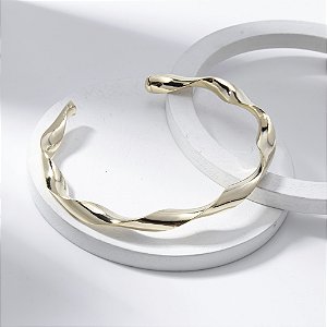 Bracelete Efeito Torcido Banho de Ouro 18k