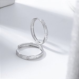 Argola Detalhes Banho de Ródio Branco