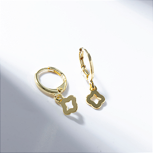 Argola Pequena Trevo Liso Banho de Ouro 18k