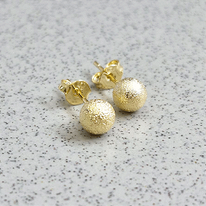 Brinco Pequeno Esfera Fosca Banho de Ouro 18k