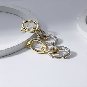 Brinco Longo Correntes Detalhe Zircônias Banho de Ouro 18k