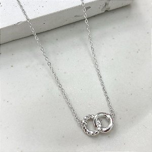 Colar Elos Entrelaçados Banho de Ródio Branco