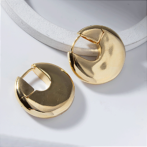 Argola Detalhes Lisa Banho de Ouro 18k