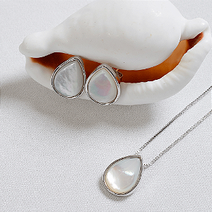 Conjunto Mira Orgânico Gota Madrepérola Banho de Ródio Branco